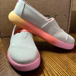 WOMENS TOMS ALPARGATA MALLOW CANVAS ORTHOLITE SLIP ON SHOES. SIZE 5. NWT.